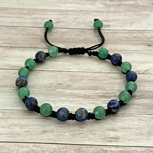 Vue de dessus du bracelet Lapis Lazuli Aventurine, bijou en pierres naturelles pour les peaux sensibles