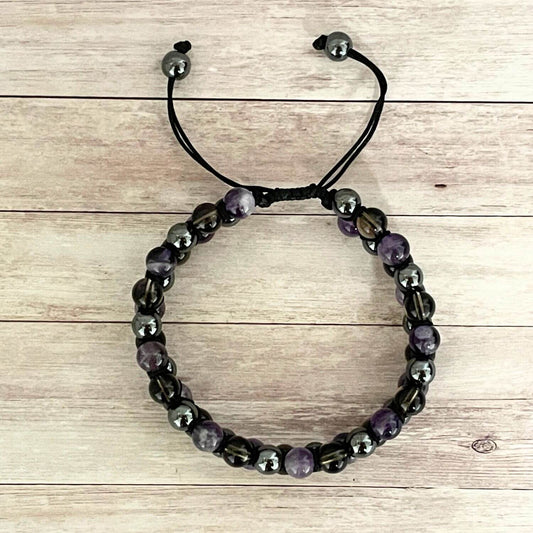 Vue de dessus du bracelet transition et ancrage Améthyste Hématite Quartz Fumé, cordon réglable