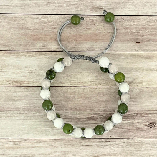 Vue de dessus du bracelet en Jade Pierre de Lune Quartz Rose, perles 6 mm sur deux rangées et cordon réglable