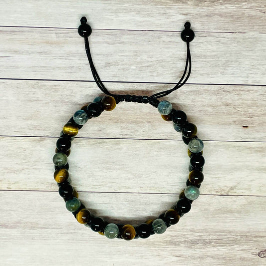 Vue de dessus du bracelet double rang Oeil de Tigre Labradorite Onyx, bijou en pierres naturelles