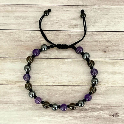Vue de dessus du bracelet Ancrage et Nouvelles habitudes avec perles 6 mm Améthyste Hématite Quartz Fumé