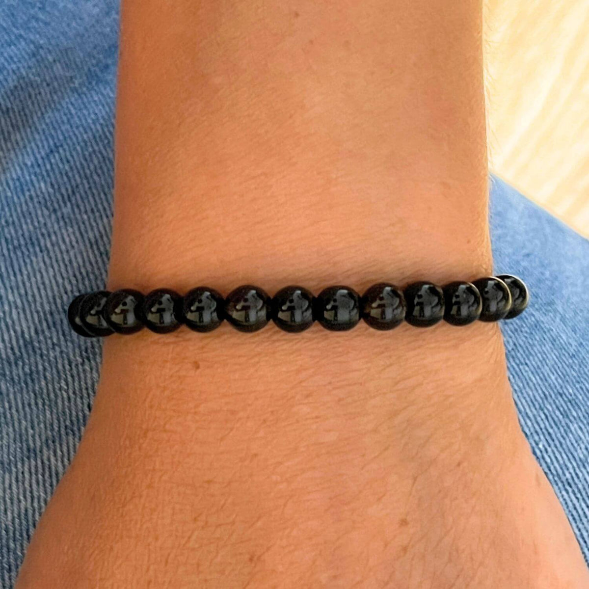 Bracelet Ancrage profond porté au poignet – bijou d’intention pour la protection et l’ancrage intérieur
