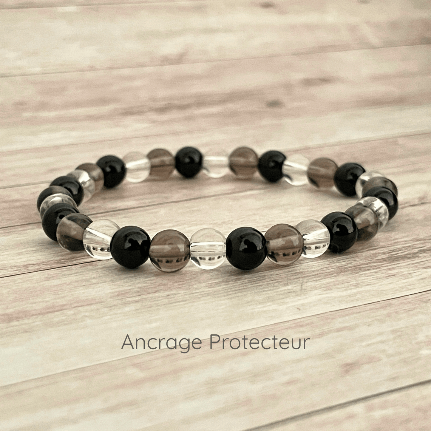 Bracelet en pierres naturelles tourmaline, quartz fumé et cristal de roche sur fil elastique, vue de présentation