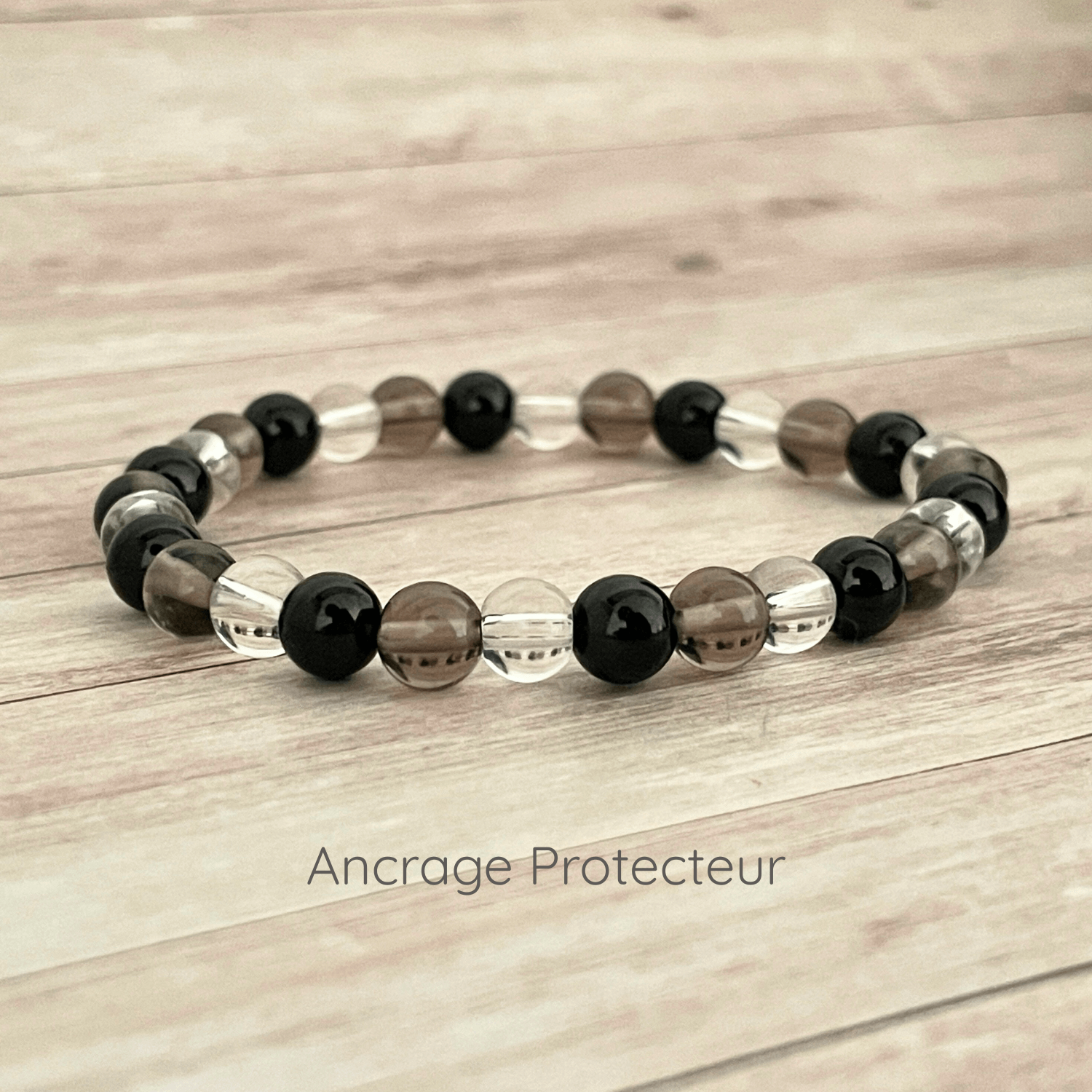 Bracelet en pierres naturelles tourmaline, quartz fumé et cristal de roche sur fil elastique, vue de présentation