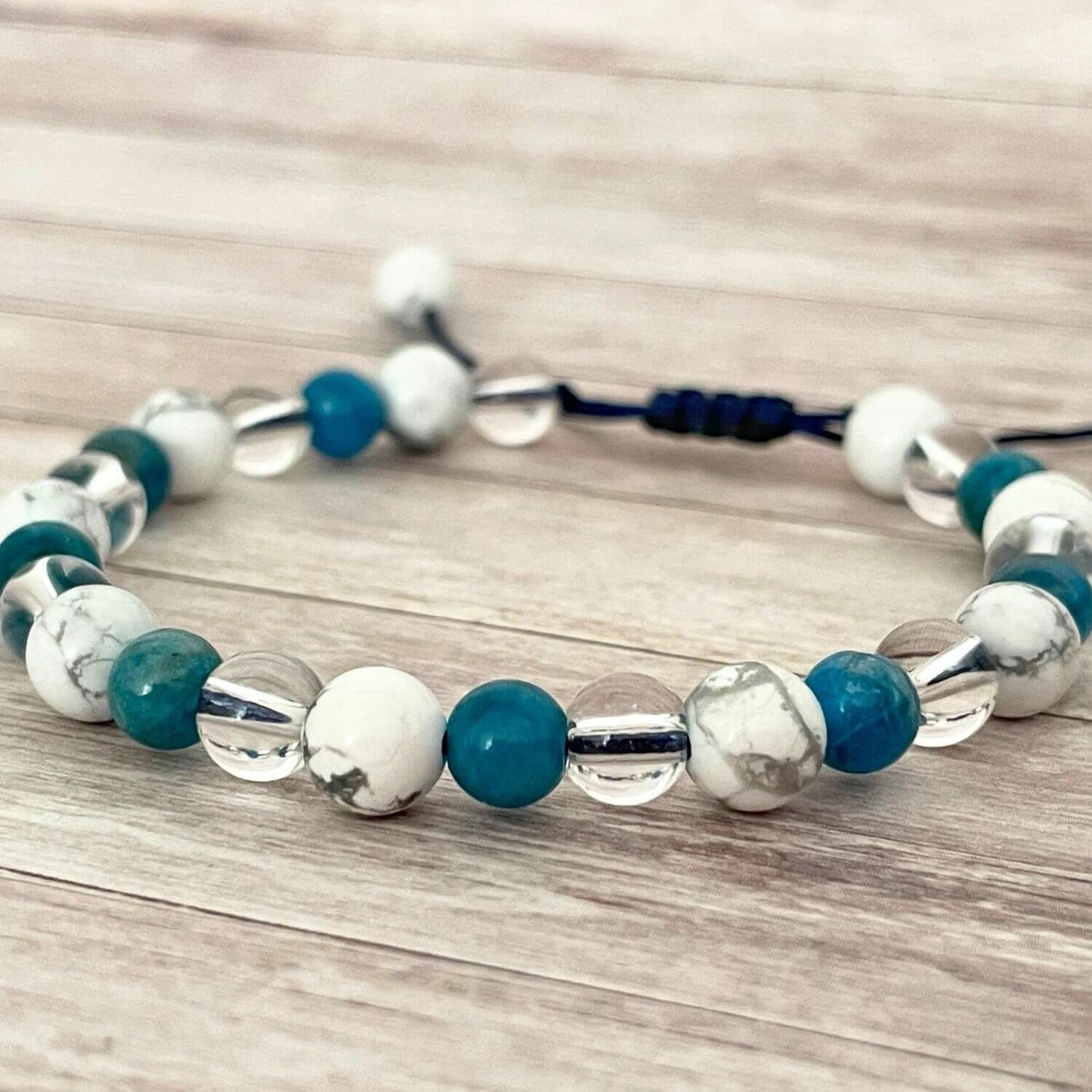 Bracelet motivation et nouvelles habitudes sur cordon ajustable avec pierres naturelles Apatite Howlite Cristal de Roche, idée cadeau bien-être