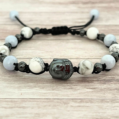 Détail du cordon ajustable et des pierres Aigue Marine Howlite Hématite, bracelet anti-stress