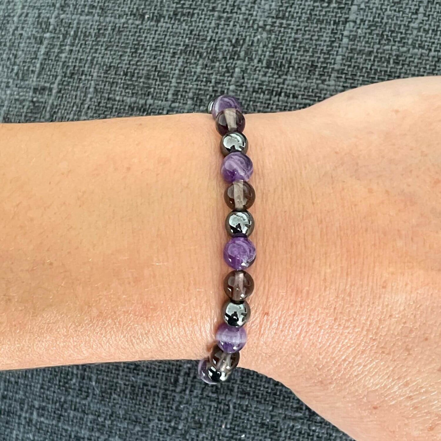 Bracelet de lithothérapie Nouvelles habitudes et Ancrage porté au poignet, en pierres naturelles, sur fil élastique