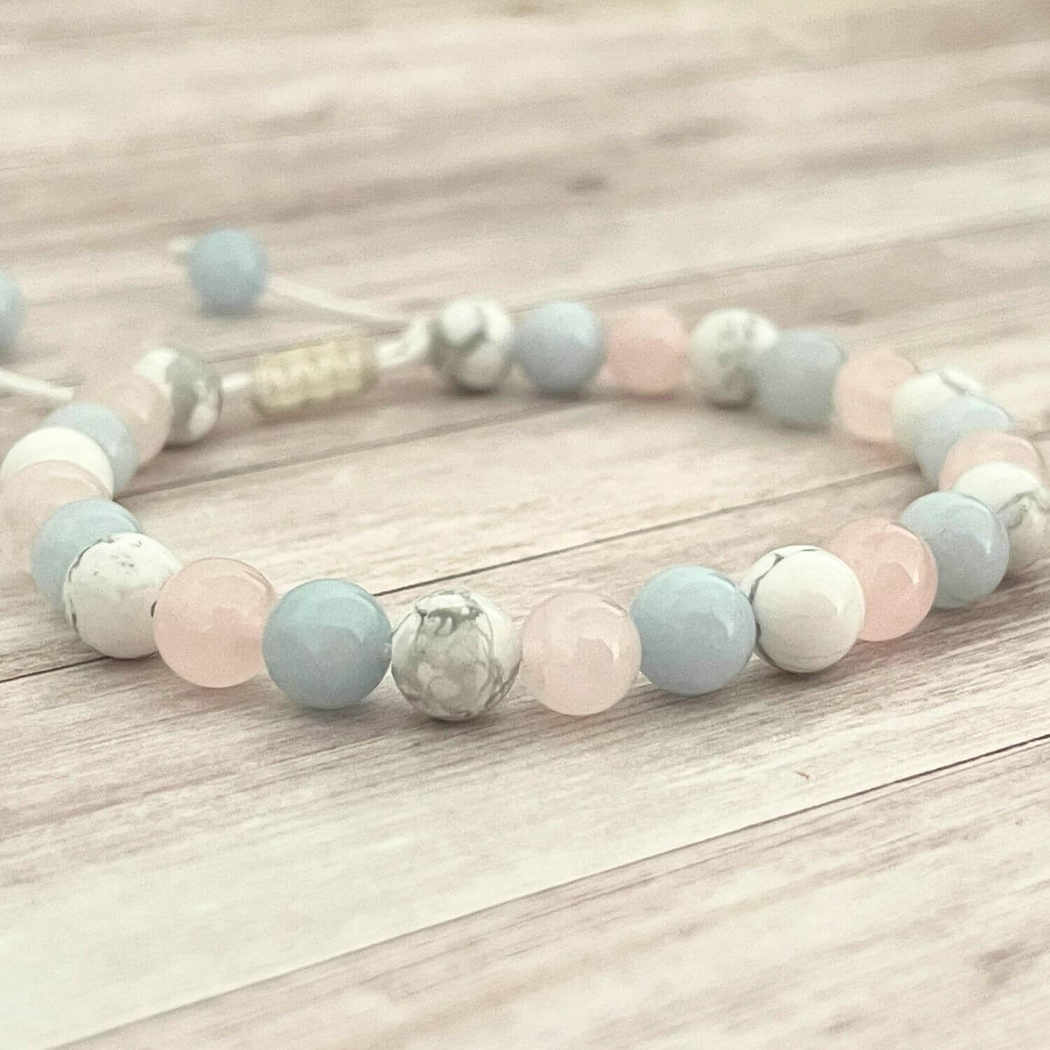 Bracelet féminin en pierres naturelles douces