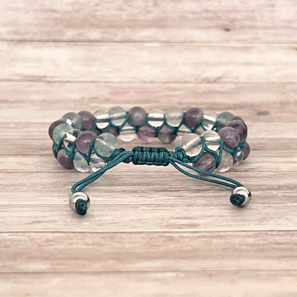 Nœud ajustable du bracelet en fluorite, améthyste et cristal de roche sur cordon