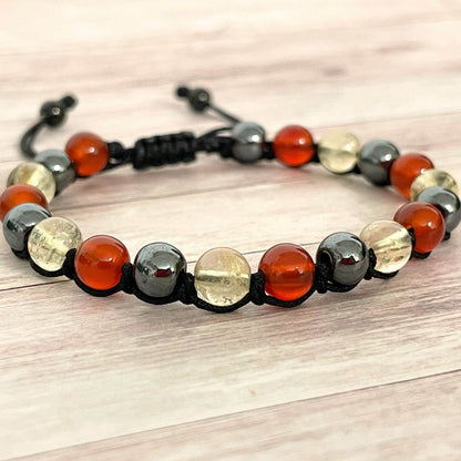 Gros plan sur les perles du bracelet Élan nouveau en pierres naturelles