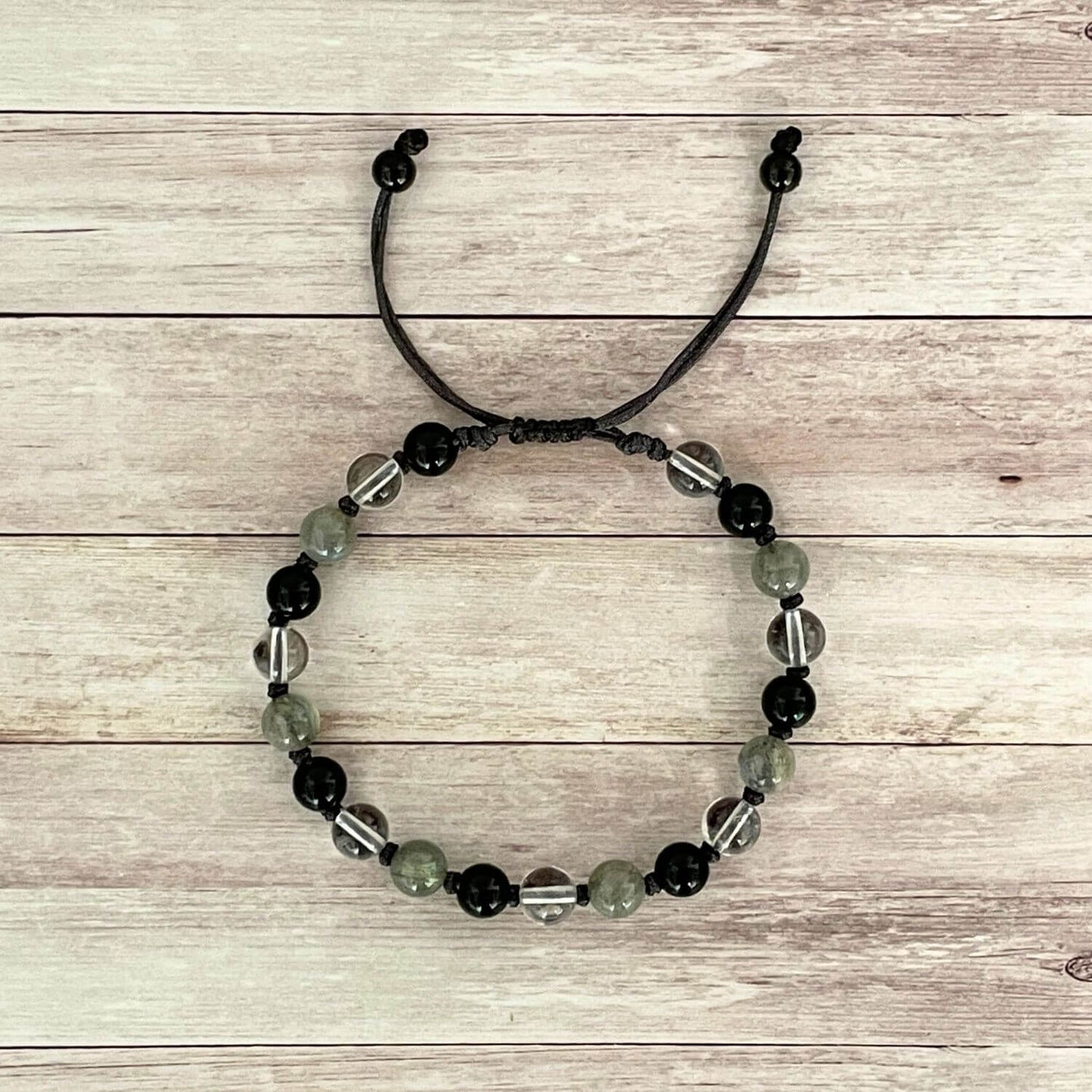 Bracelet en pierres naturelles Labradorite, Onyx et Cristal de Roche vue de dessus