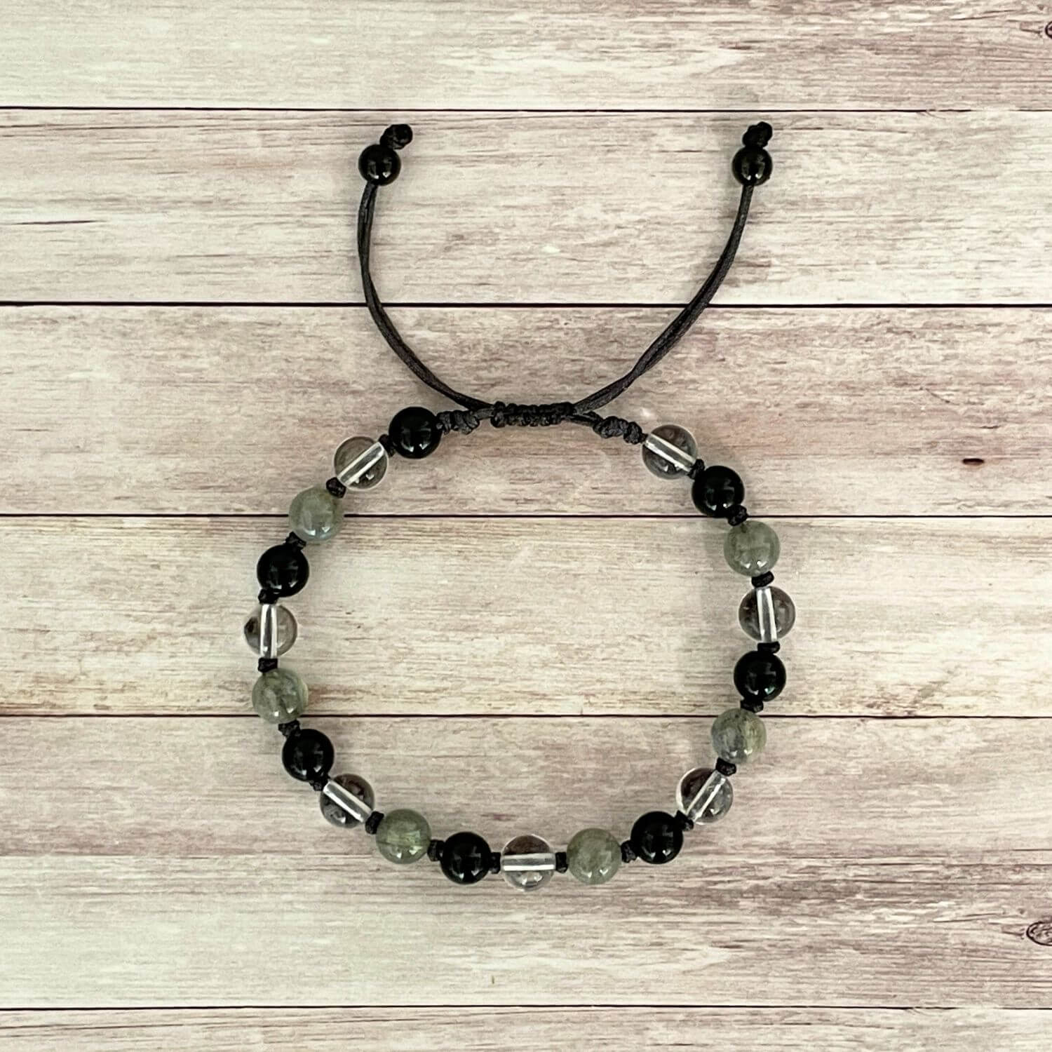 Bracelet en pierres naturelles Labradorite, Onyx et Cristal de Roche vue de dessus