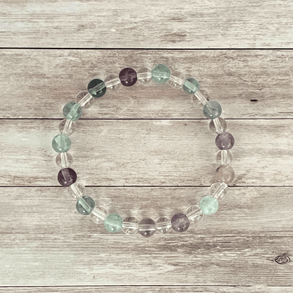 Vue de dessus du bracelet en fluorite et cristal de roche