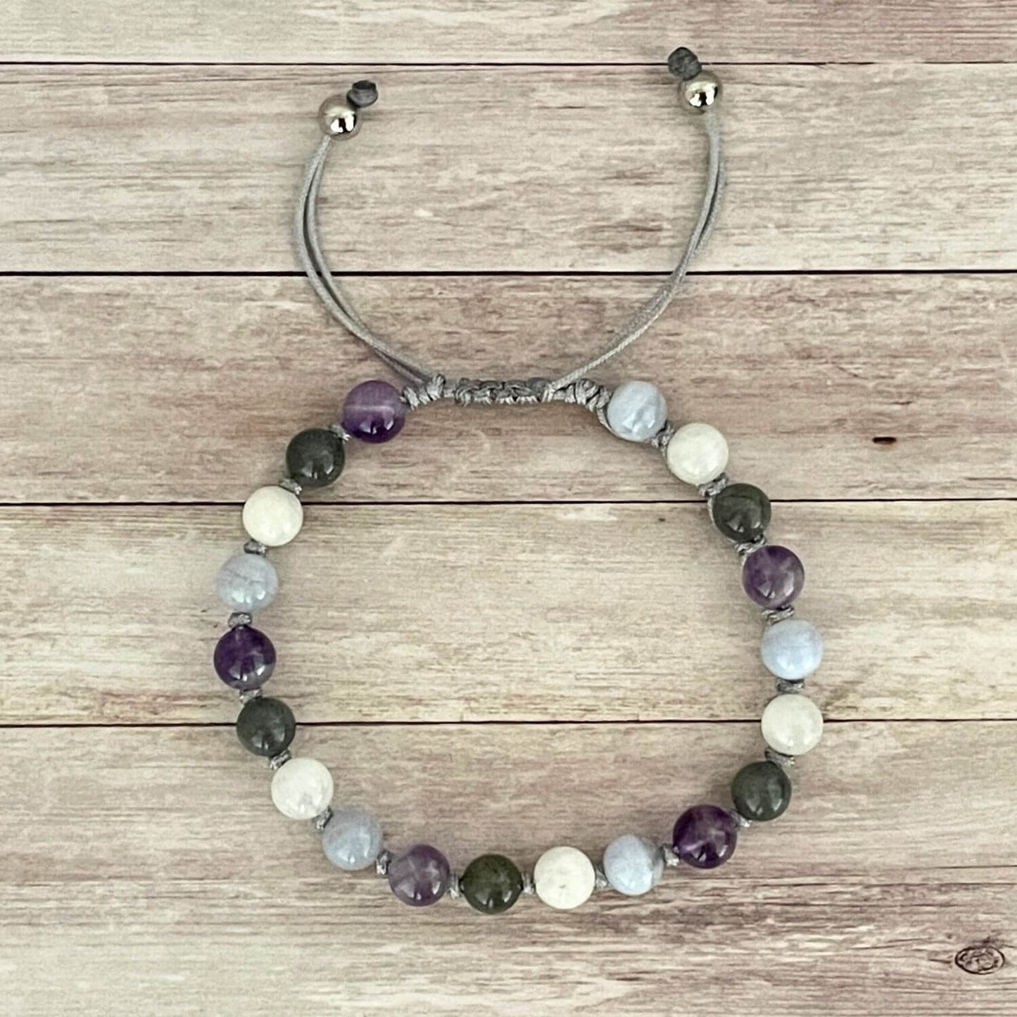 Bracelet bien-être féminin en pierres naturelles avec cordon réglable et perles en acier inoxydable