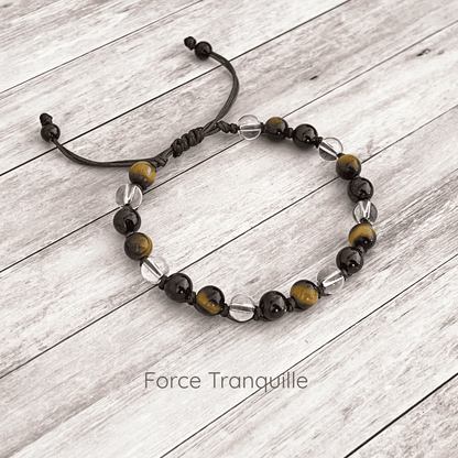 Bracelet en pierres naturelles grenat, oeil de tigre et cristal de roche sur cordon ajustable, vue de présentation