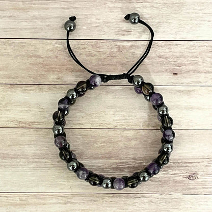 Vue de dessus du bracelet transition et ancrage Améthyste Hématite Quartz Fumé, cordon réglable