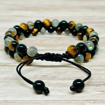 Détail des deux rangées de pierres naturelles Oeil de Tigre Labradorite Onyx, bracelet ancrage et protection