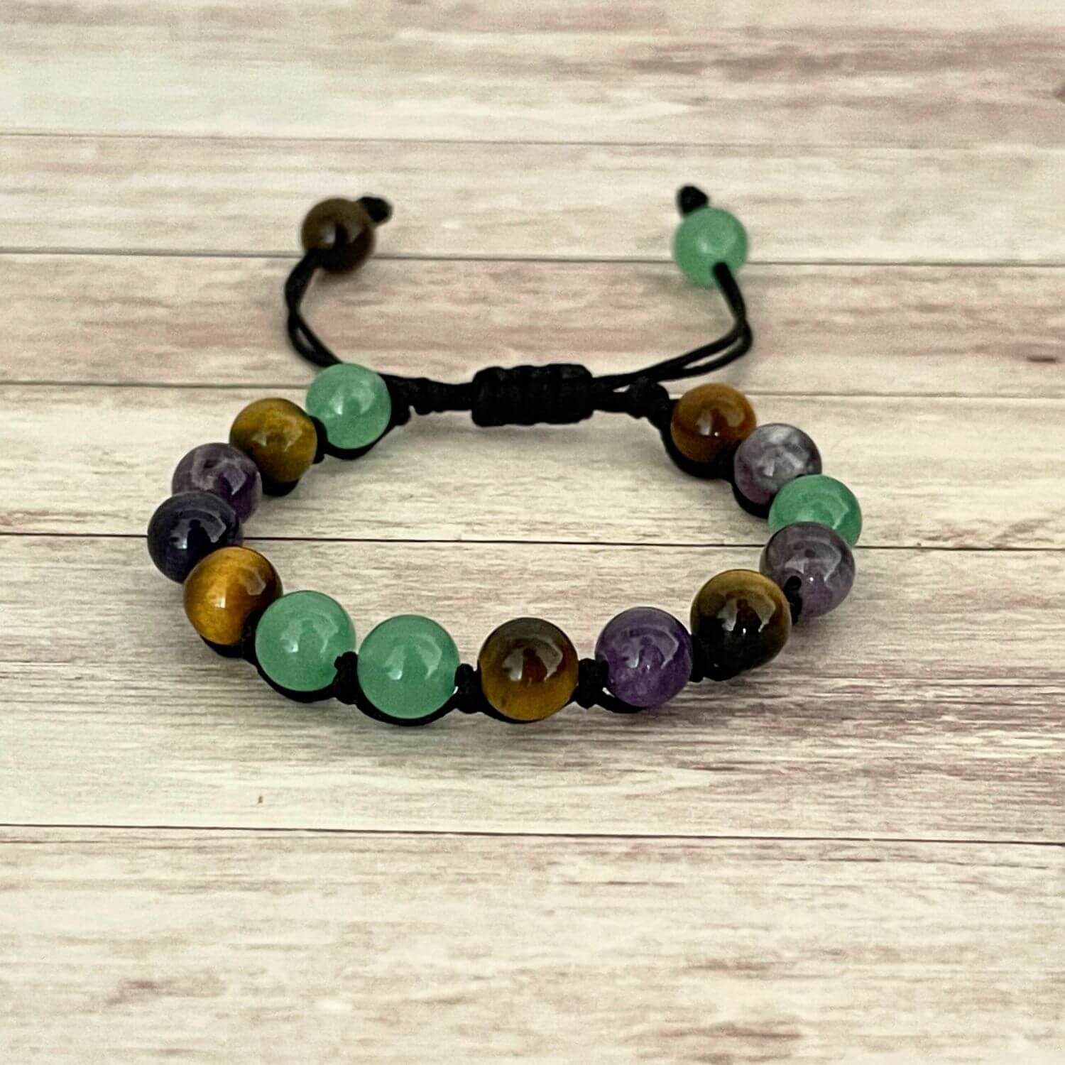 Bracelet sur cordon reglable en pierres naturelles d'Aventurine, Oeil de Tigre et Améthyste. 