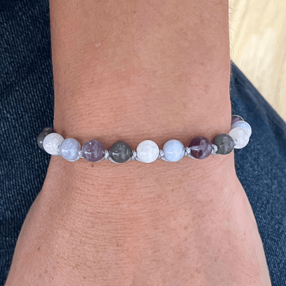 Bracelet en pierres naturelles sur cordon ajustable, composition personnalisable, réalisé sur mesure